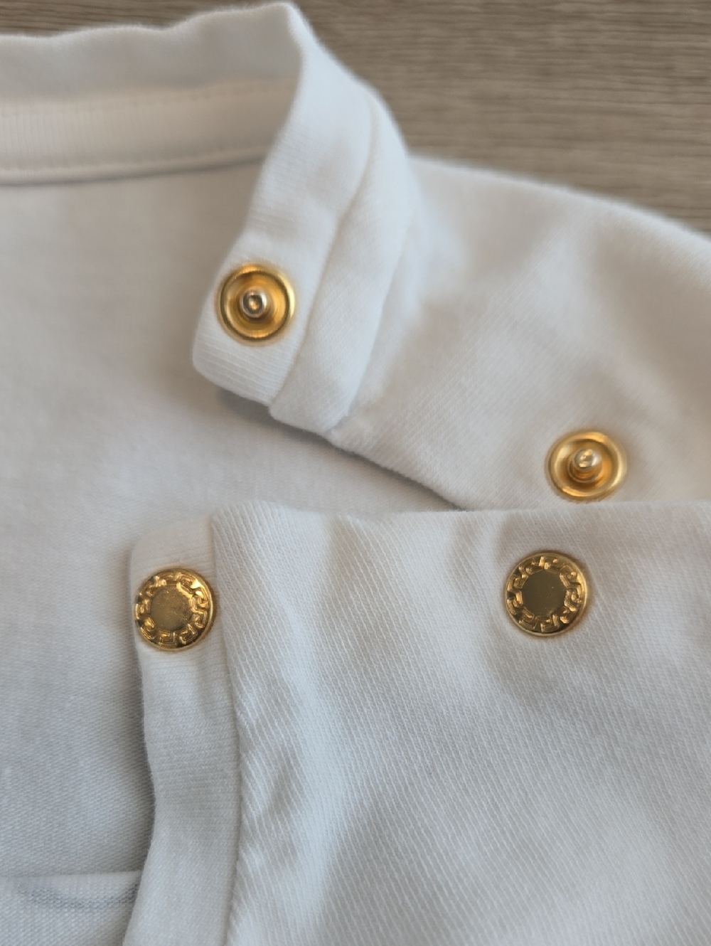 Versace White Kids T-Shirt with Multicolor Medusa Icons, Size 2-3y - Picture 4 of 6
